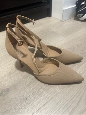 Pointed Ankle-Strap Heels in Nude